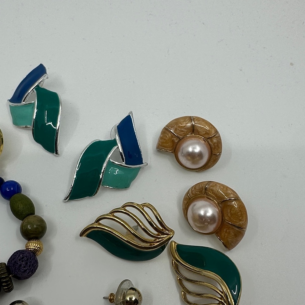 Lots Of Fabulous Vintage Earrings - Picture 9 of 9